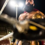 Tom la rufa en gros plan entrain de combattre
