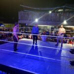 Show de catch dans un camping du sud de la France avec beaucoup de spectatteur